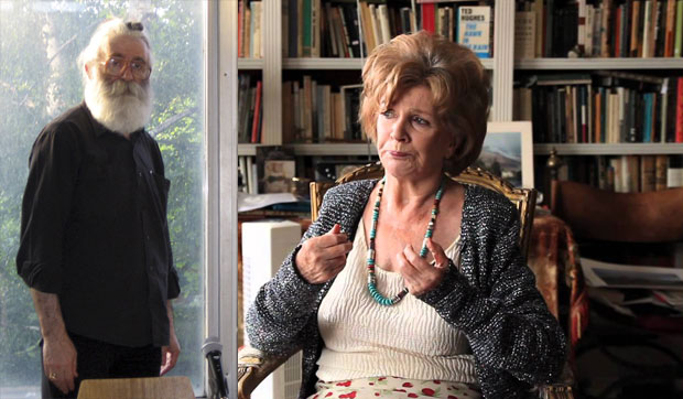 Роман о Караџићу, ипак, на српском